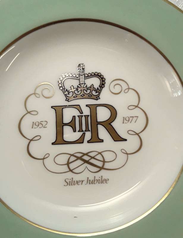 Small Silver Jubilee Pin Plate 1952 - 1977