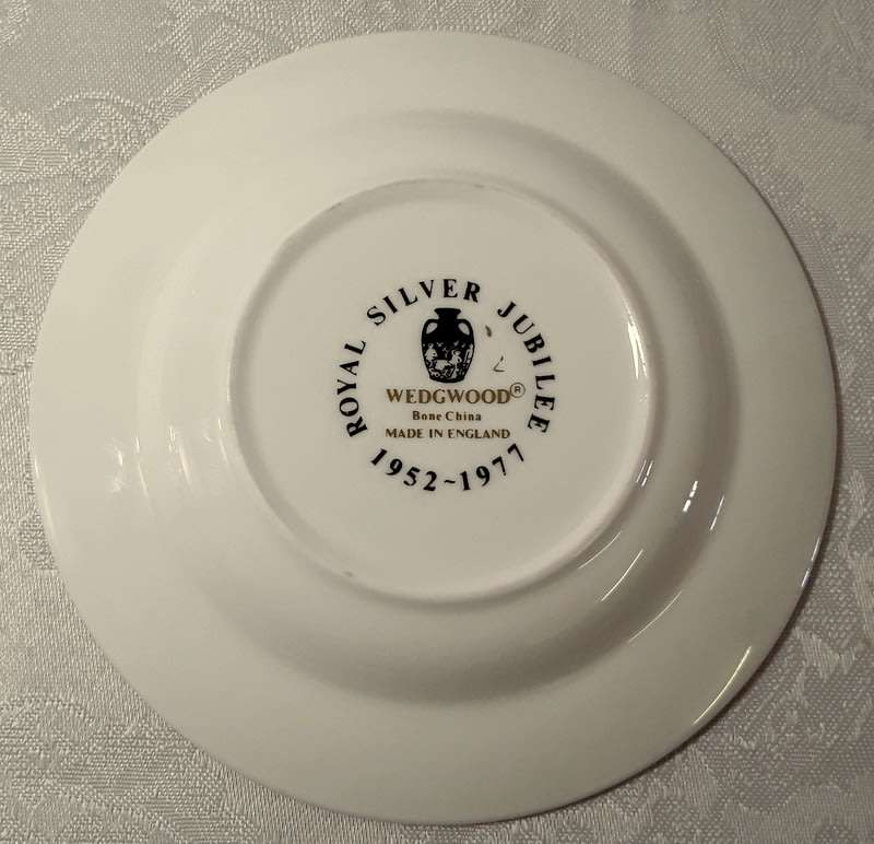 Small Silver Jubilee Pin Plate 1952 - 1977