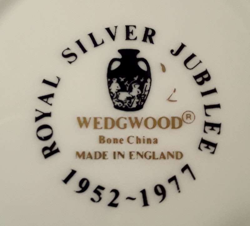 Small Silver Jubilee Pin Plate 1952 - 1977