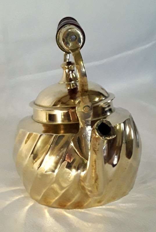 Brass Tea pot with wooden handle (Please read description)