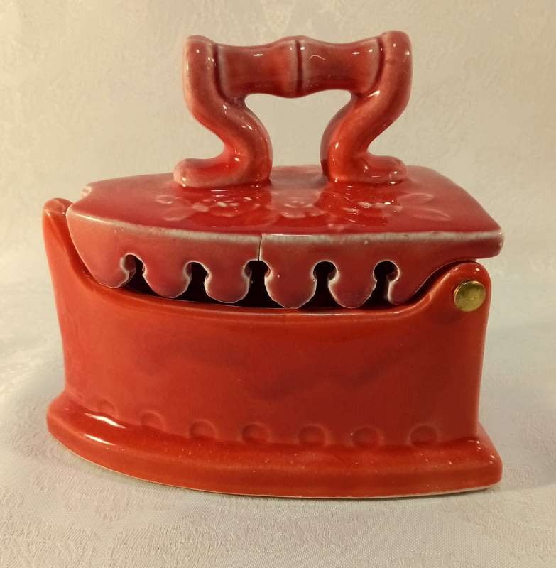 Balboa 1950s Red Iron Ornament