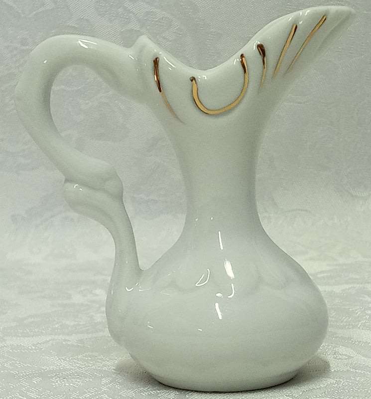 Miniature jug and handled bowl