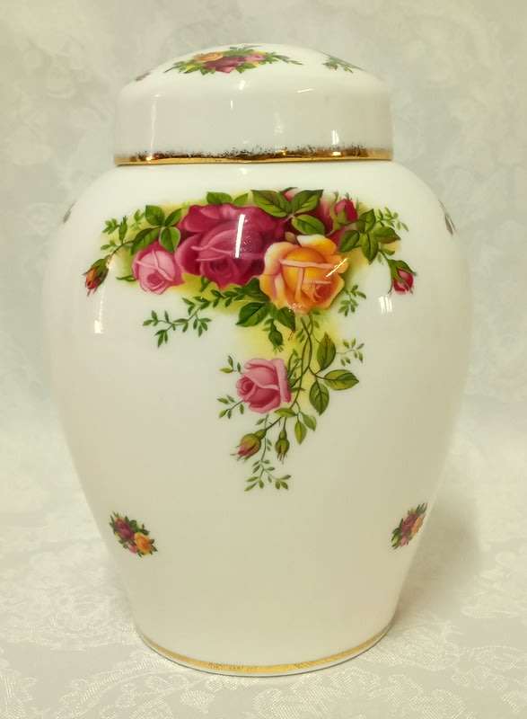 Royal Albert - Old Country Roses Pattern - Ginger Jar
