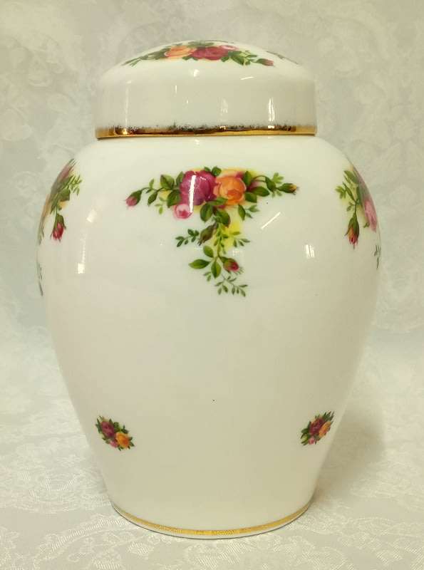 Royal Albert - Old Country Roses Pattern - Ginger Jar