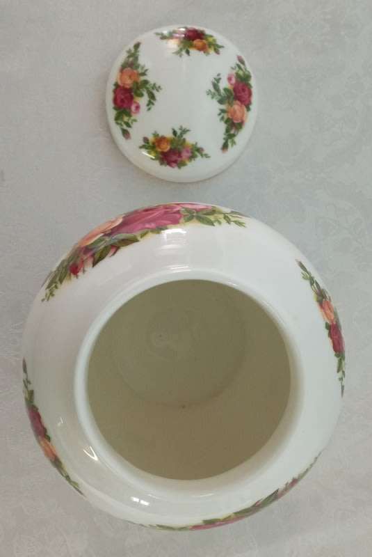 Royal Albert - Old Country Roses Pattern - Ginger Jar