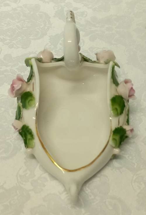 Beautiful vintage Swan Trinket