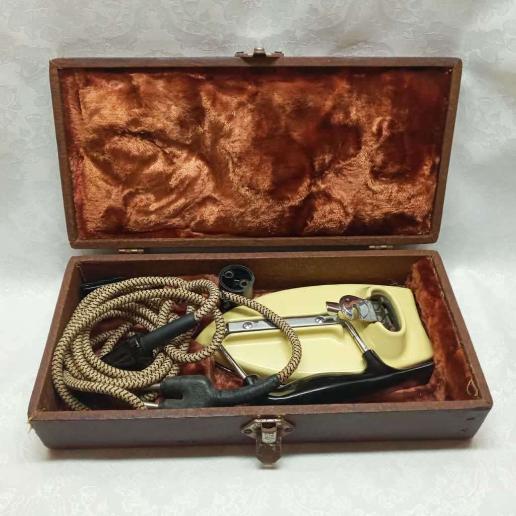 Circa 1936 Vintage HMV Electric travelling Iron