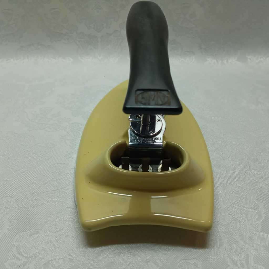 Circa 1936 Vintage HMV Electric travelling Iron