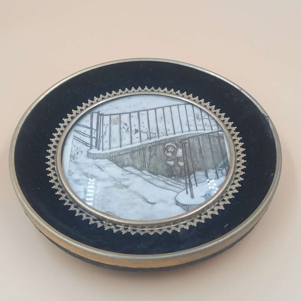 Two vintage pictures in round frames with velvet and brass