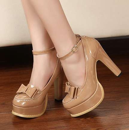 Vintage Platform High Heels in Black / Camel