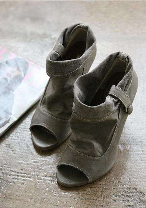 !!NEW!!Soft Leather Small Button Fish Mouth Short Boots Gray (Size 2-6)