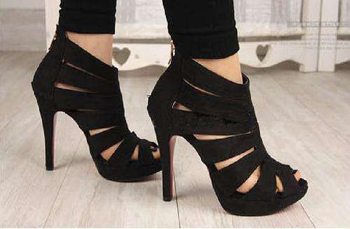 !!! NEW !!! High Heel Banded Sandals in Black (Size 2.5 - 6)