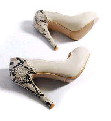 Snakeskin Decorated Pumps in Beige / Black