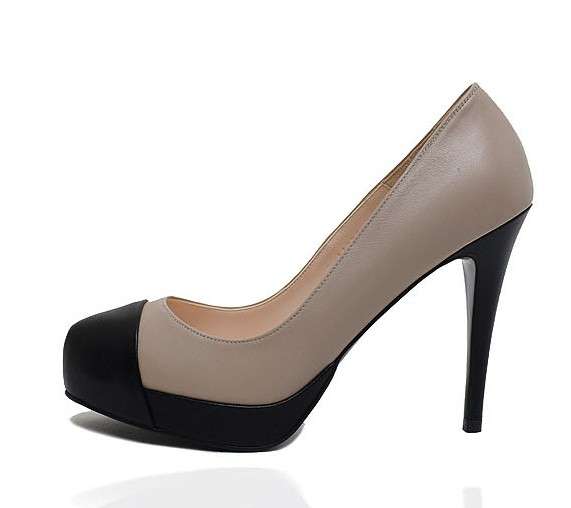 Stylish Two-Toned Pumps