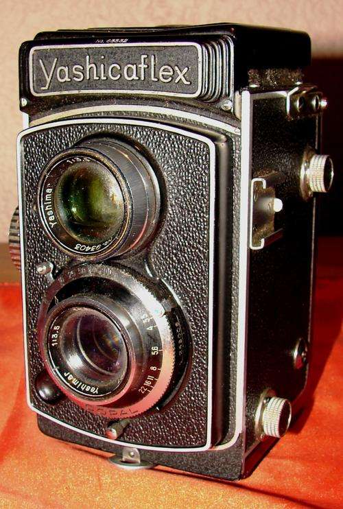 Vintage 1950`s Yashicaflex TLR-Twin Lens Reflection Camera