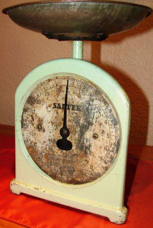 Very old Salter no 34 - 20lb by 1oz-with weighing bucket-face plate wear off-H16cm