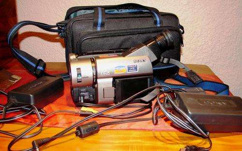 Sony 72 X digital Zoom Video camera with all accessories-Bag/battery charger/charger and cables
