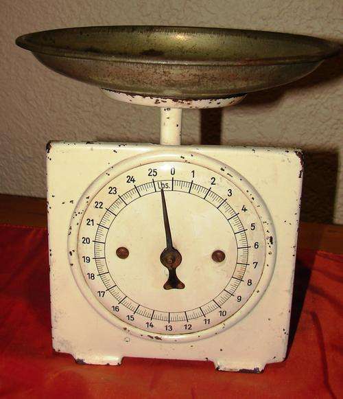Vintage 25lbs Kitchen Scale with weighing bucket-height with bucket 24cm