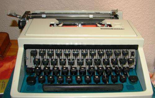 Vintage Olivetti Dora Typewriter in carry case-Good working order with ribbon and extra new ribbon