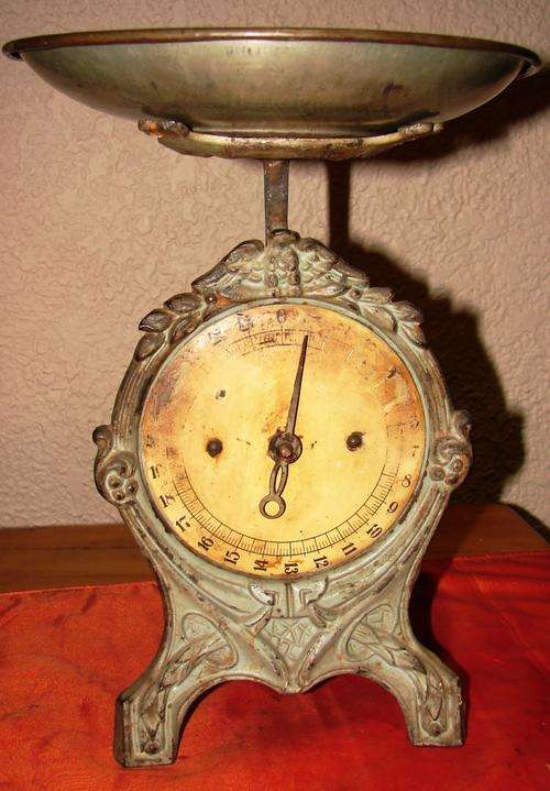 Beautiful Antique Kitchen Scale with weighing bucket