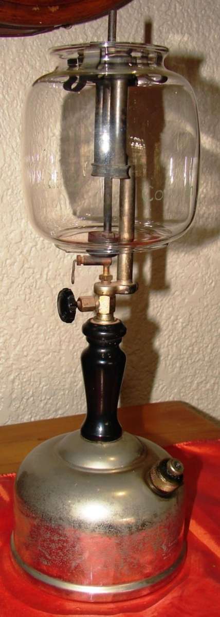 Antique 1938 Coleman of Canada Model 168 K "Regal " kerosene lamp