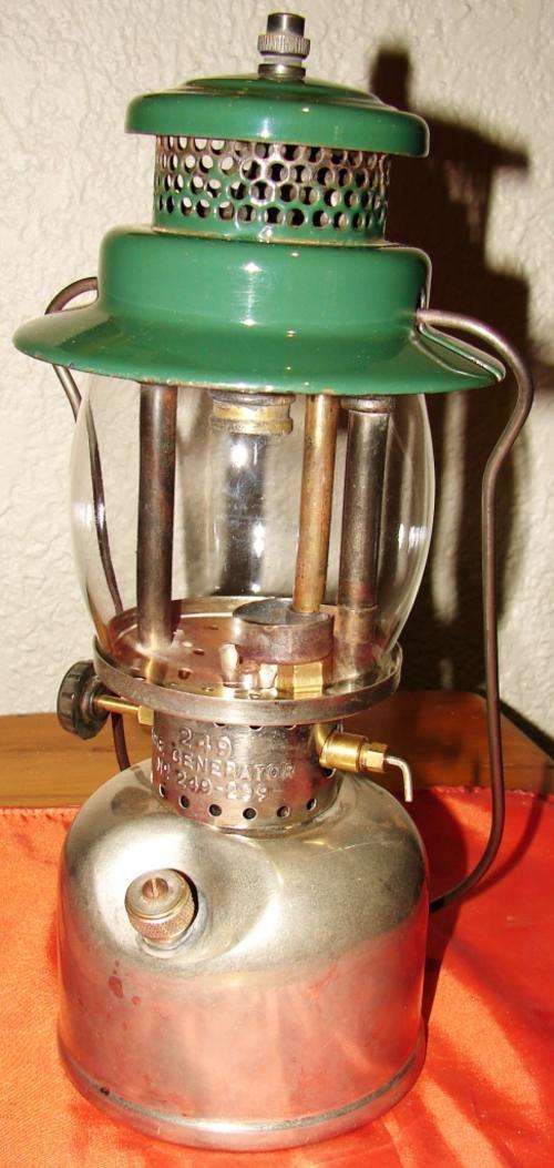 Antique Coleman no 249-Dec. 1955 "The sunshine of the night" Made in Kanada Kerosene lamp