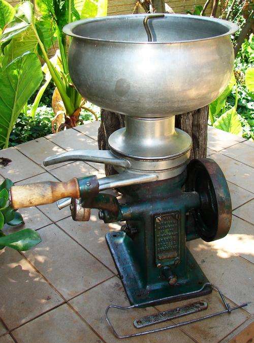 Antique Renfrew Machinery Co (Canada) Model B, Size 22, Crank cream separator-Serial no 7209