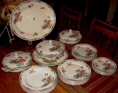 Stunning 32 Piece vintage John Maddock & Sons Royal Vitreous Dinner Set