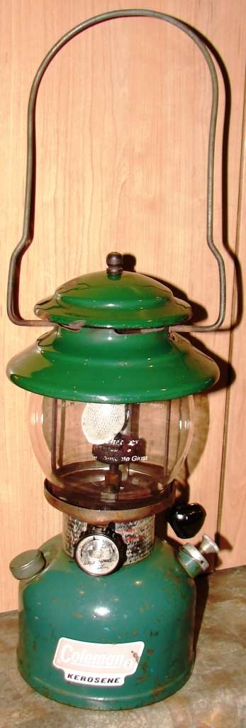 Green Coleman Model 201- The Coleman Co Inc Nichita Kansas USA 12/1976 Kerosene lamp