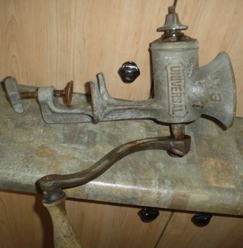 Antique Universal USA no 3 meat mincer - working condition