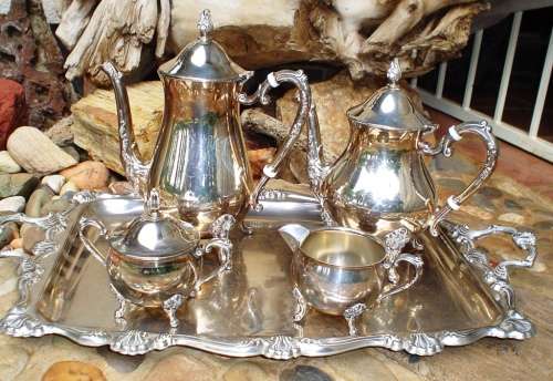 Beautiful  8 piece vintage Viners International Silver Plated Coffee/Tea set with tray
