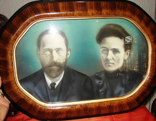 Beautiful big vintage oval vintage frame with original picture behind glass