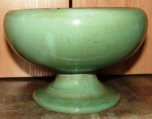 Beautiful green Linn Ware Bowl-H 11 cm, Top dia. 17 cm-Good condition