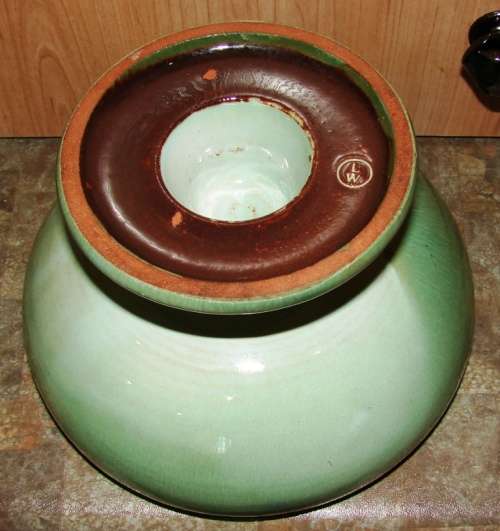 Beautiful green Linn Ware Bowl-H 11 cm, Top dia. 17 cm-Good condition