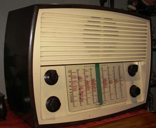 Big vintage portable 1950`s Murphy bakelite Valve Radio-Dia.48 cm x 37 cm x 22 cm