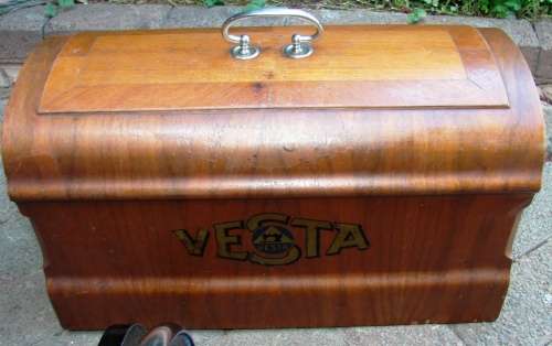 Vintage 1930's Vesta hand crank sewing machine -serial no 1518419-good condition in working order