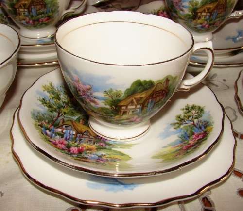 Beautiful vintage Royal C Vale 2 tea set with country scene and gold trimmings- England-21 piece