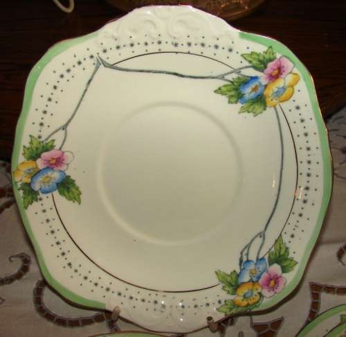 Stunning vintage Dephine Bone China tea set with flowers and gold trimmings- England-21 piece