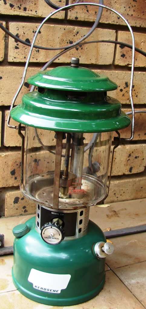 Green Coleman Model 231- The Coleman Co Inc Nichita Kansas USA 01/1976 Kerosene lamp-dual mantles