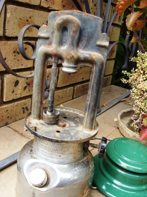 Green and silver Coleman Model 339- Made in Canada 01/1978 Kerosene lamp-no glass