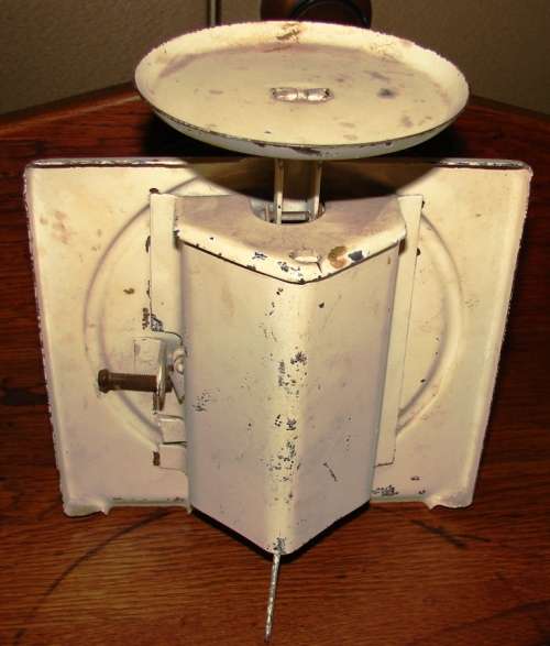 Antique kitchen scale to weigh 28 lbs-without weighing bucket