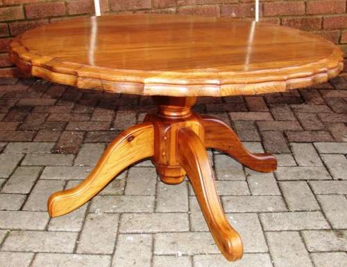 Beautiful big good quality heavy round coffee table in good condition