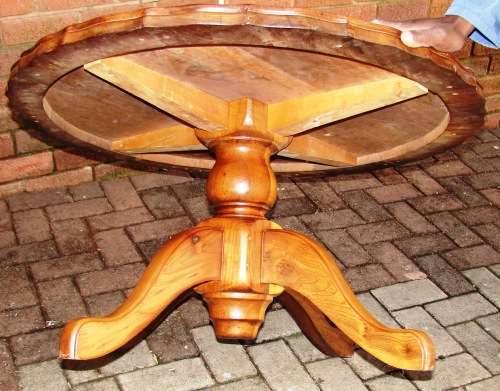 Beautiful big good quality heavy round coffee table in good condition