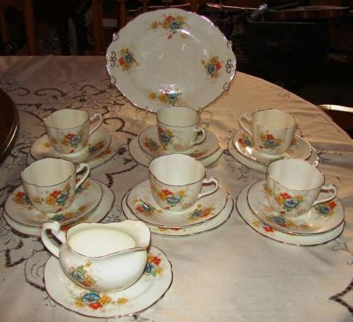 Beautiful oval shaped Paragon-made in England 21 piece tea set with flowers/gold trimmings