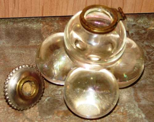 Interesting vintage glass inkwell with lid - Height 9 cm and BD 7 cm