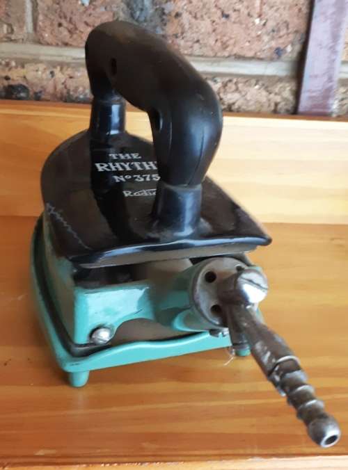 Vintage "The Rhythm no 375U  Radiation" Metal/Enamel coated gas iron with rest-very good condition