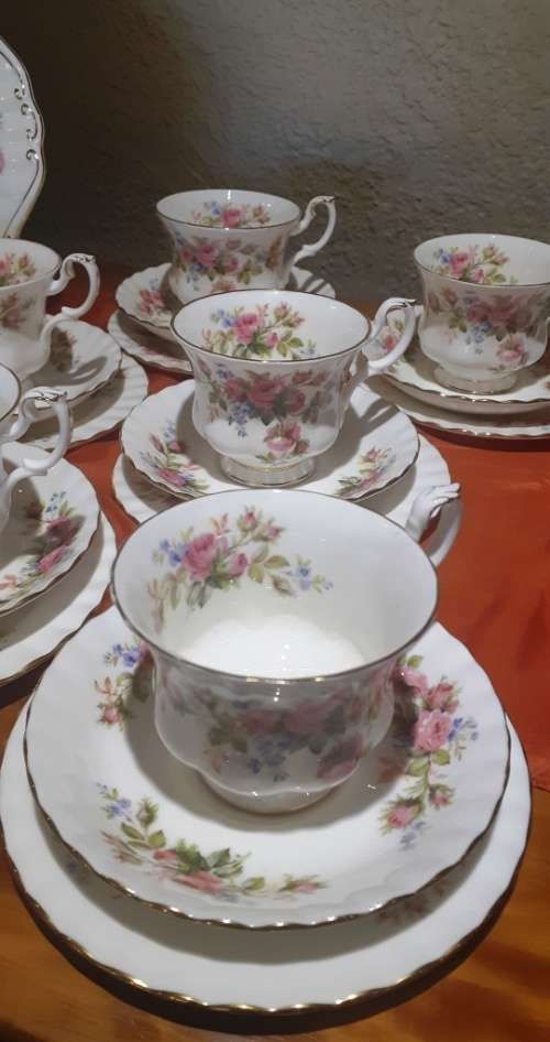 Beautiful vintage 27 piece "Royal Albert  Moss Rose"- 1956-England tea set in mint condition