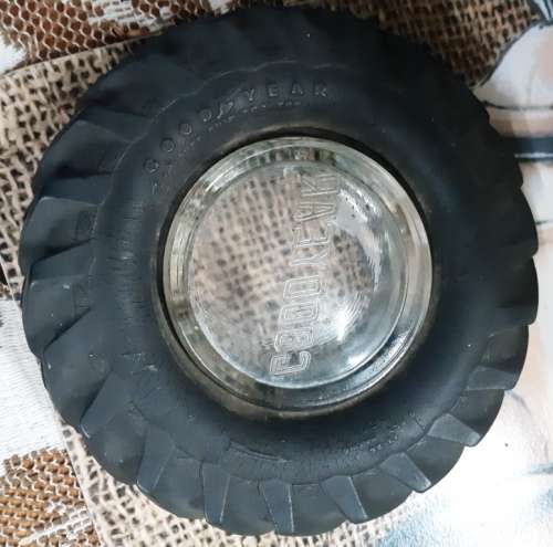 Vintage collectabile Good Year Tractor Tyer with good year branded glass ash tray