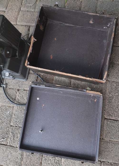 Vintage Keystone Model R8  -  8 mm movie projector in original  carry case