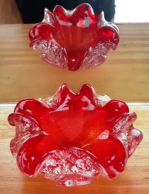 Stunning red  Murano bowl with silver dusted inlay-Top dia 13 cm and H 6 cm-no chips/cracks